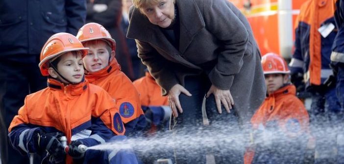 Angela Merkel gubi potporu